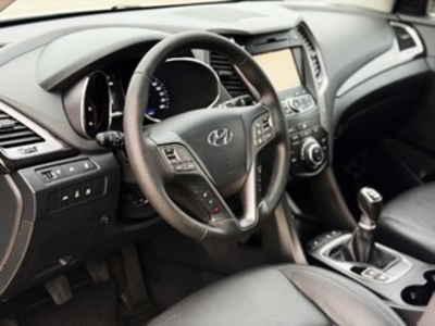 Hyundai Santa Fe 2.2 CRDI Tecno 4x4 145 kW (197 CV) Hyundai Santa Fe 2.2 CRDI Tecno 4x4 145 kW (197 CV)