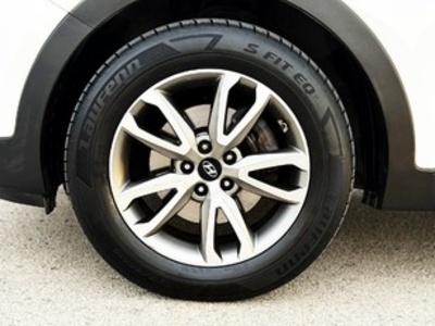 Hyundai Santa Fe 2.2 CRDI Tecno 4x4 145 kW (197 CV) Hyundai Santa Fe 2.2 CRDI Tecno 4x4 145 kW (197 CV)