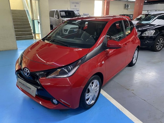 ToyotaAygo 1.0 70 x-play 51 kW (69 CV) Vehículo usado en Barcelona - 1