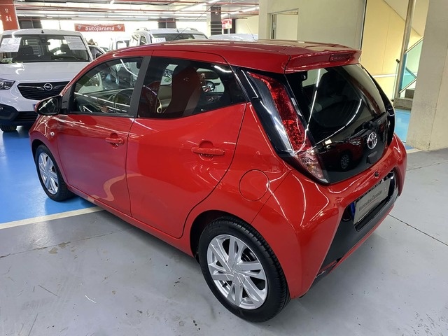 ToyotaAygo 1.0 70 x-play 51 kW (69 CV) Vehículo usado en Barcelona - 2