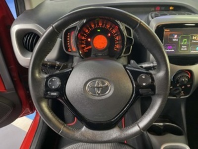 Toyota Aygo 1.0 70 x-play 51 kW (69 CV) Toyota Aygo 1.0 70 x-play 51 kW (69 CV)