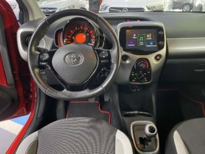 Toyota Aygo 1.0 70 x-play 51 kW (69 CV) Toyota Aygo 1.0 70 x-play 51 kW (69 CV)