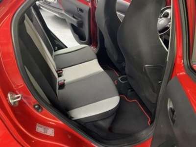 Toyota Aygo 1.0 70 x-play 51 kW (69 CV) Toyota Aygo 1.0 70 x-play 51 kW (69 CV)