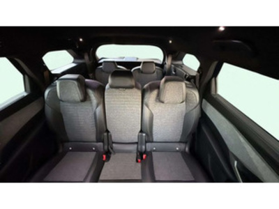 Peugeot 5008 Hybrid 1.2 Allure eDCS6 107 kW (145 CV) Peugeot 5008 Hybrid 1.2 Allure eDCS6 107 kW (145 CV)