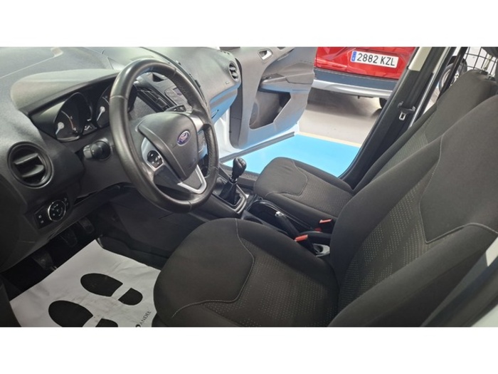 FordTransit Courier Furgon 1.5 TDCI Trend 56 kW (75 CV) Vehículo usado en Barcelona - 4 FordTransit Courier Furgon 1.5 TDCI Trend 56 kW (75 CV) Vehículo usado en Barcelona - 4