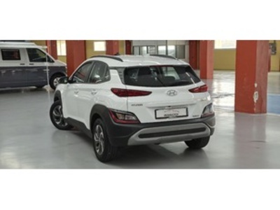 Hyundai Kona 1.6 GDI HEV Maxx DCT 104 kW (141 CV) Hyundai Kona 1.6 GDI HEV Maxx DCT 104 kW (141 CV)