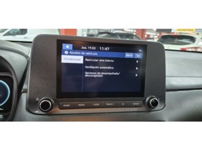 Hyundai Kona 1.6 GDI HEV Maxx DCT 104 kW (141 CV) Hyundai Kona 1.6 GDI HEV Maxx DCT 104 kW (141 CV)