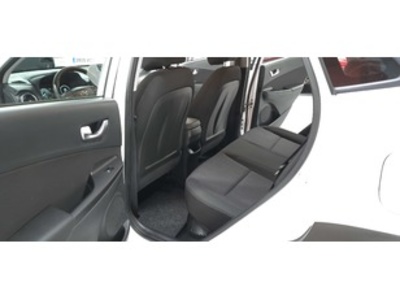 Hyundai Kona 1.6 GDI HEV Maxx DCT 104 kW (141 CV) Hyundai Kona 1.6 GDI HEV Maxx DCT 104 kW (141 CV)