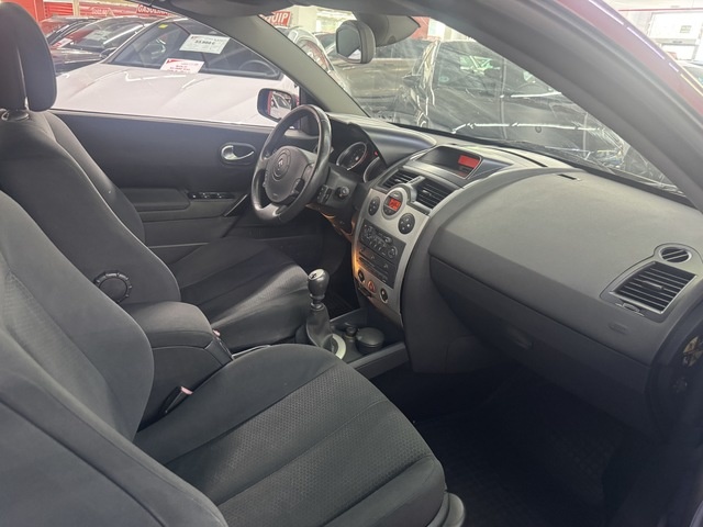 RenaultMegane Coupe Cabrio 1.6 16v Confort Authentique 83 kW (115 CV) Vehículo usado en Barcelona - 7