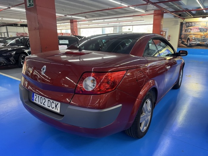 RenaultMegane Coupe Cabrio 1.6 16v Confort Authentique 83 kW (115 CV) Vehículo usado en Barcelona - 8 RenaultMegane Coupe Cabrio 1.6 16v Confort Authentique 83 kW (115 CV) Vehículo usado en Barcelona - 8