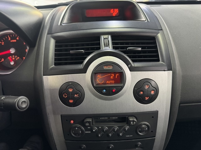 RenaultMegane Coupe Cabrio 1.6 16v Confort Authentique 83 kW (115 CV) Vehículo usado en Barcelona - 18