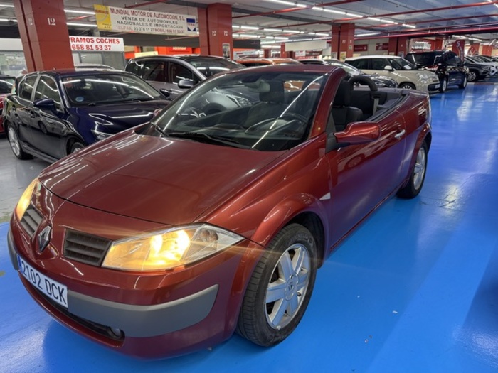 RenaultMegane Coupe Cabrio 1.6 16v Confort Authentique 83 kW (115 CV) Vehículo usado en Barcelona - 22 RenaultMegane Coupe Cabrio 1.6 16v Confort Authentique 83 kW (115 CV) Vehículo usado en Barcelona - 22