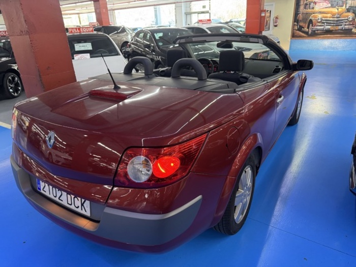 RenaultMegane Coupe Cabrio 1.6 16v Confort Authentique 83 kW (115 CV) Vehículo usado en Barcelona - 23 RenaultMegane Coupe Cabrio 1.6 16v Confort Authentique 83 kW (115 CV) Vehículo usado en Barcelona - 23