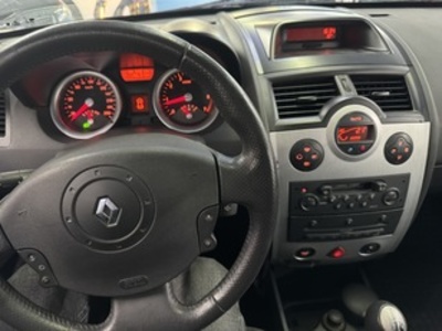 Renault Megane Coupe Cabrio 1.6 16v Confort Authentique 83 kW (115 CV) Renault Megane Coupe Cabrio 1.6 16v Confort Authentique 83 kW (115 CV)