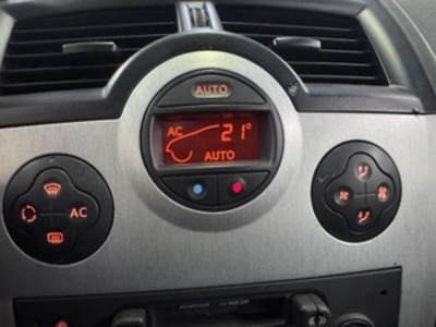 Renault Megane Coupe Cabrio 1.6 16v Confort Authentique 83 kW (115 CV) Renault Megane Coupe Cabrio 1.6 16v Confort Authentique 83 kW (115 CV)