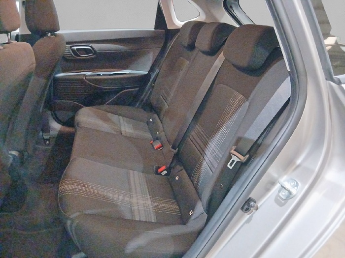 Hyundai i20 1.2 MPI Essence 62 kW (84 CV) - 9 Hyundai i20 1.2 MPI Essence 62 kW (84 CV) - 9