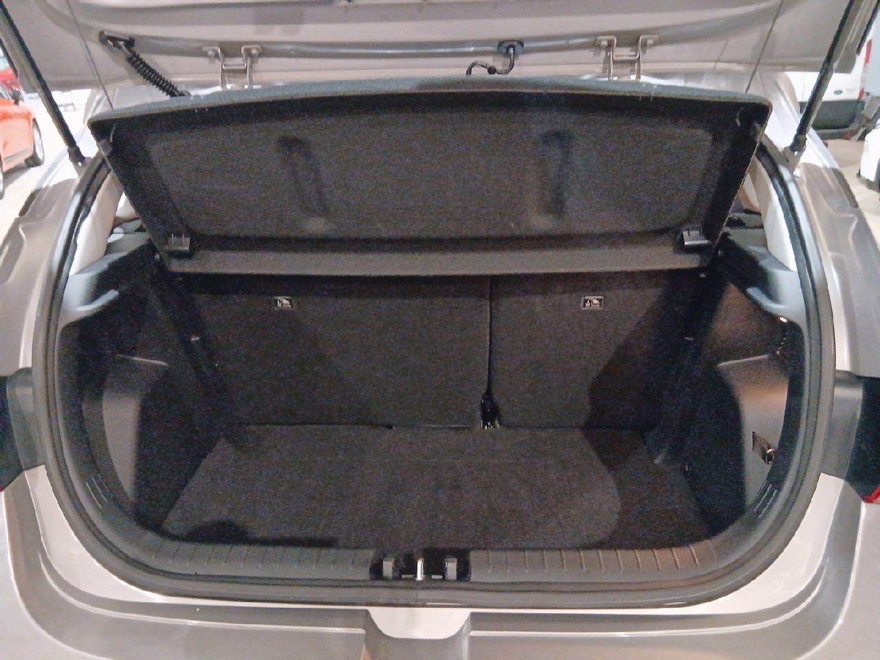 Hyundai i20 1.2 MPI Essence 62 kW (84 CV) - 12