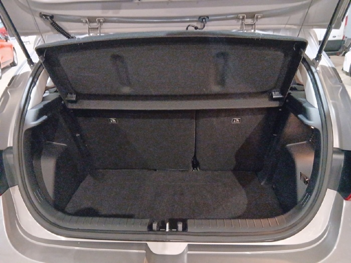 Hyundai i20 1.2 MPI Essence 62 kW (84 CV) - 12 Hyundai i20 1.2 MPI Essence 62 kW (84 CV) - 12