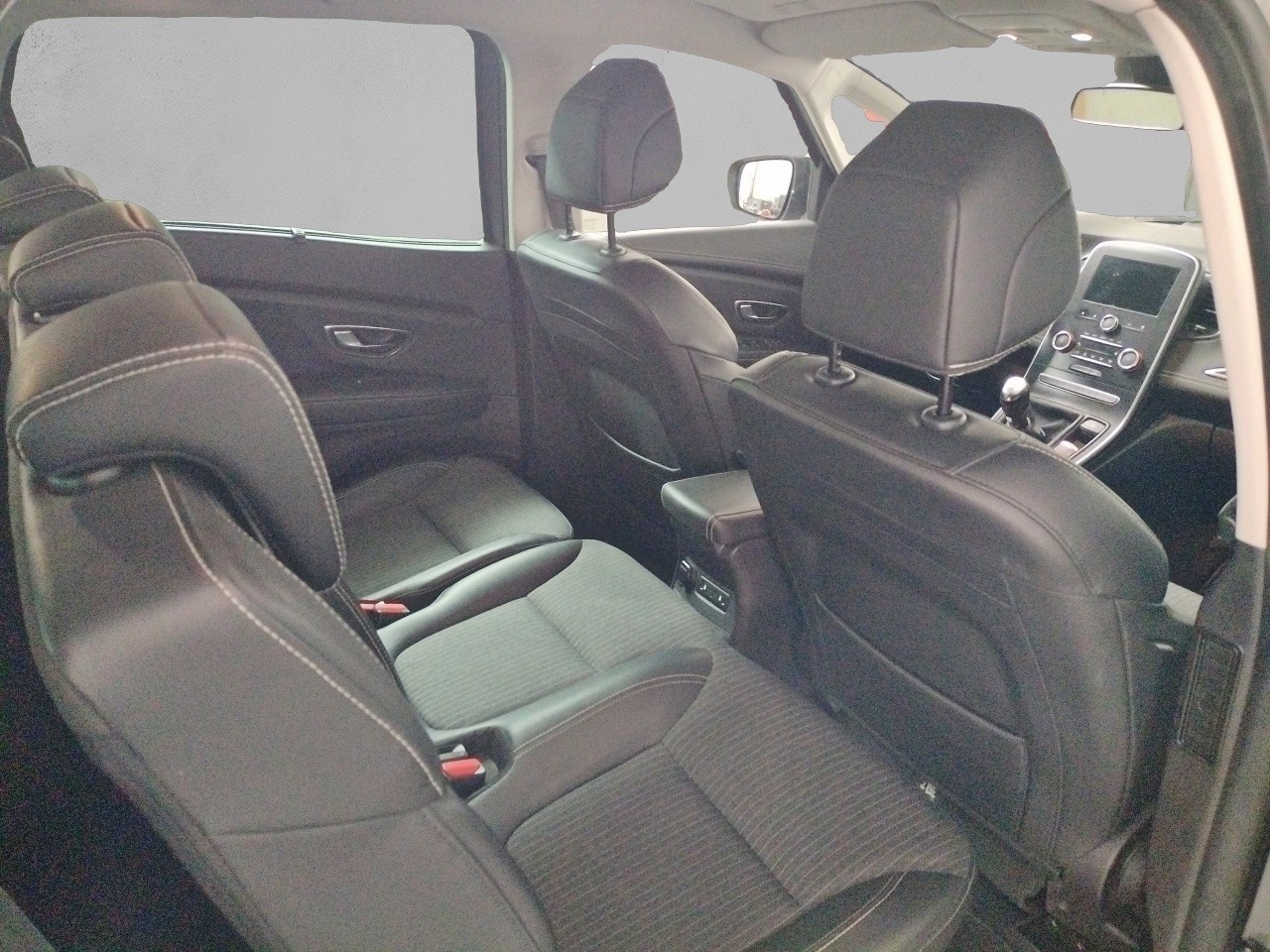 Renault Grand Scenic Zen TCe 103 kW (140 CV) GPF - 14