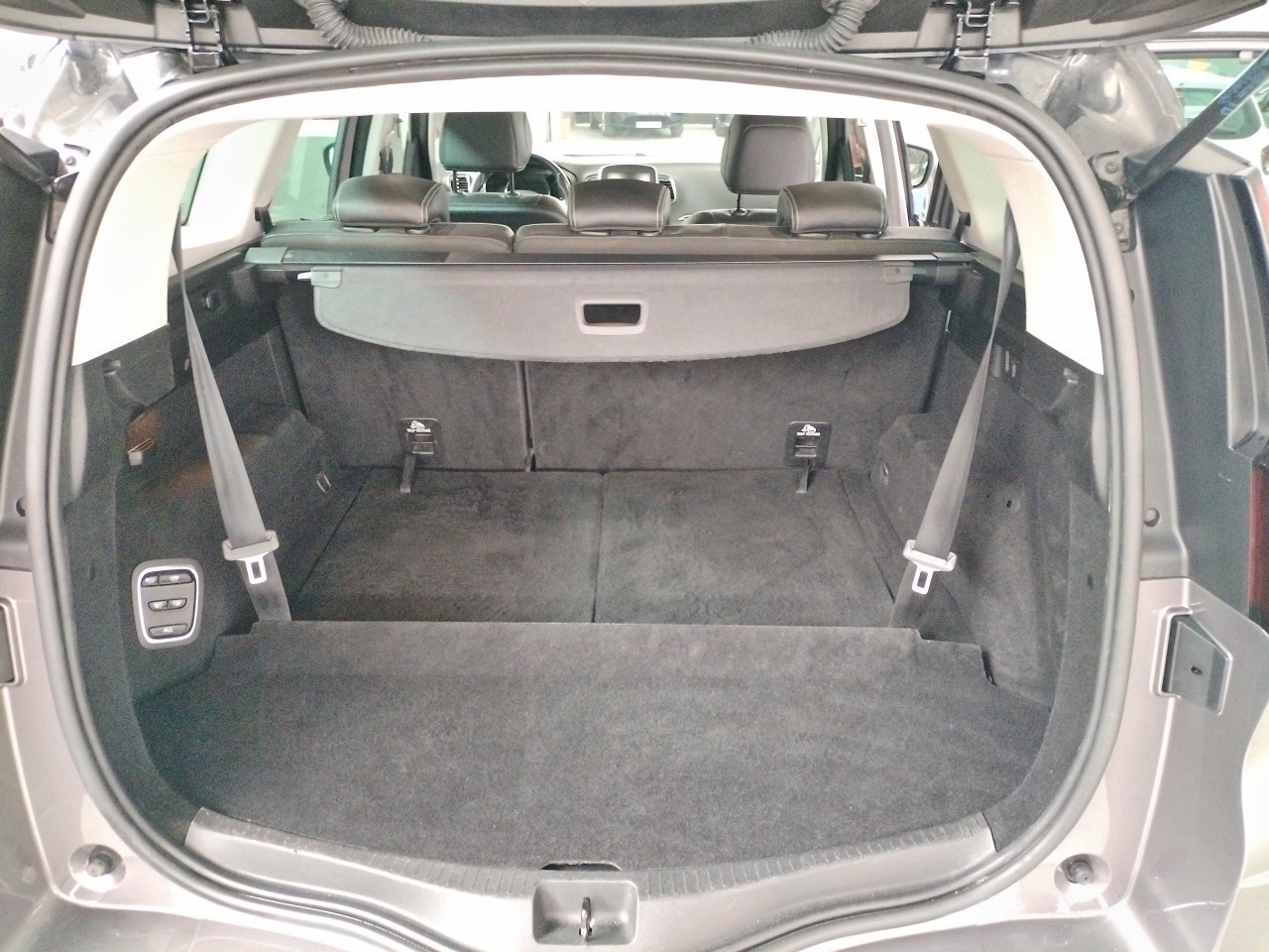 Renault Grand Scenic Zen TCe 103 kW (140 CV) GPF - 15