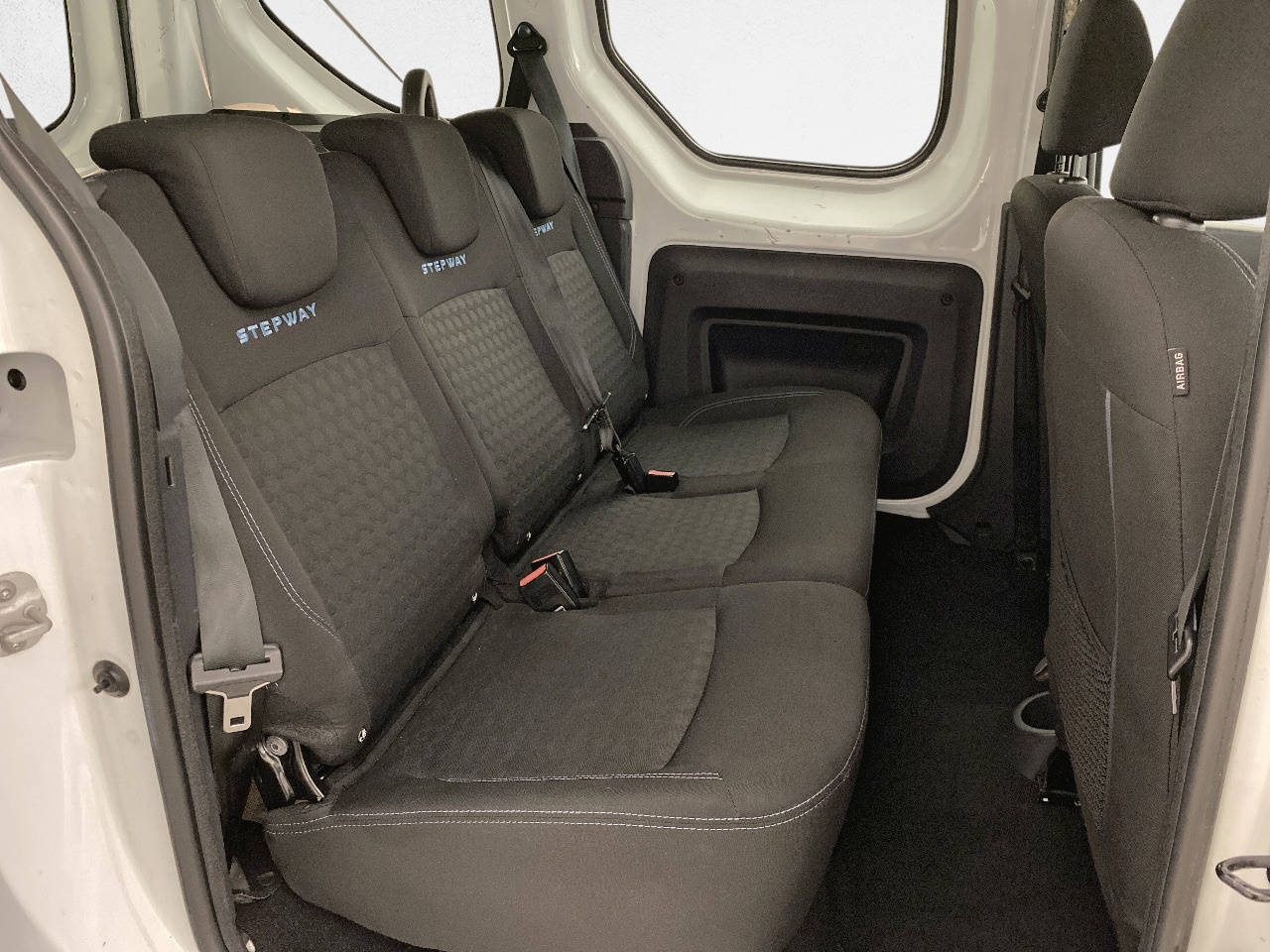 Dacia Dokker Stepway dCi 55 kW (75 CV) - 9