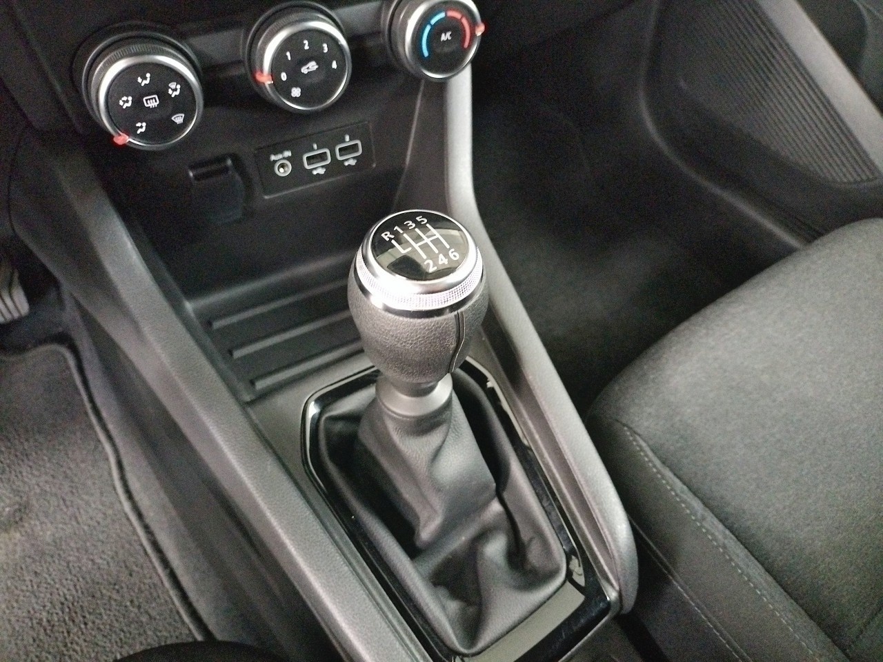 Renault Clio Equilibre TCe 66 kW (90 CV) - 7