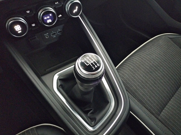 Renault Clio Zen TCe 66 kW (90 CV) - 7 Renault Clio Zen TCe 66 kW (90 CV) - 7