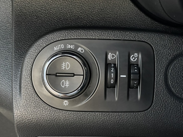 OpelCombo Cargo 1.5 TD Select L H1 1000kg 75 kW (102 CV) Vehículo usado en Barcelona - 13 OpelCombo Cargo 1.5 TD Select L H1 1000kg 75 kW (102 CV) Vehículo usado en Barcelona - 13