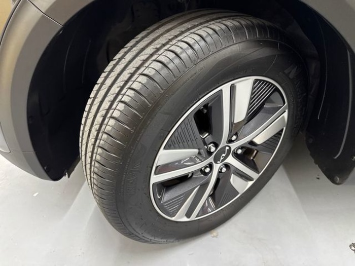 KiaNiro 1.6 GDi HEV Híbrido Drive 104 kW (141 CV) Vehículo usado en Barcelona - 25 KiaNiro 1.6 GDi HEV Híbrido Drive 104 kW (141 CV) Vehículo usado en Barcelona - 25