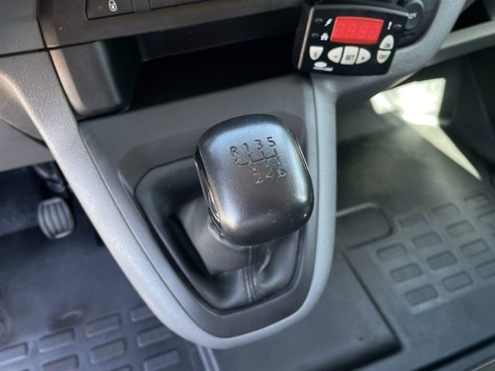 CitroenJumpy Cabina BlueHDi 120 Control Talla M 90 kW (122 CV) Vehículo usado en Barcelona - 15 CitroenJumpy Cabina BlueHDi 120 Control Talla M 90 kW (122 CV) Vehículo usado en Barcelona - 15