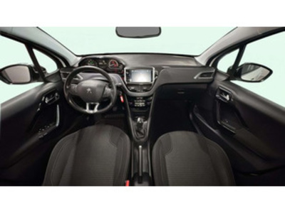 Peugeot 208 PureTech 82 Allure 60 kW (82 CV) Peugeot 208 PureTech 82 Allure 60 kW (82 CV)