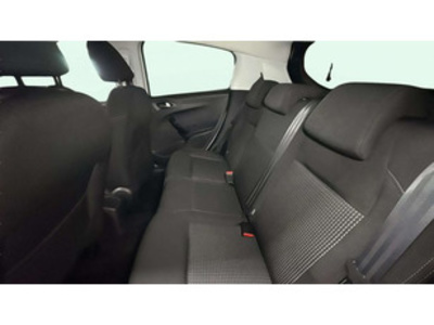 Peugeot 208 PureTech 82 Allure 60 kW (82 CV) Peugeot 208 PureTech 82 Allure 60 kW (82 CV)