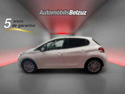 Peugeot 208 PureTech 82 Allure 60 kW (82 CV) Peugeot 208 PureTech 82 Allure 60 kW (82 CV)