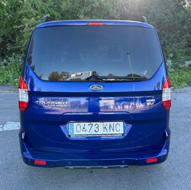 FordTourneo Courier 1.0 EcoBoost Titanium 74 kW (100 CV) Vehículo usado en Barcelona - 4
