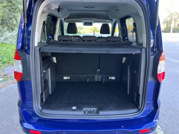 FordTourneo Courier 1.0 EcoBoost Titanium 74 kW (100 CV) Vehículo usado en Barcelona - 21 FordTourneo Courier 1.0 EcoBoost Titanium 74 kW (100 CV) Vehículo usado en Barcelona - 21
