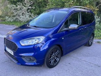 Ford Tourneo Courier 1.0 EcoBoost Titanium 74 kW (100 CV) Ford Tourneo Courier 1.0 EcoBoost Titanium 74 kW (100 CV)