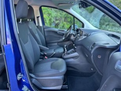 Ford Tourneo Courier 1.0 EcoBoost Titanium 74 kW (100 CV) Ford Tourneo Courier 1.0 EcoBoost Titanium 74 kW (100 CV)