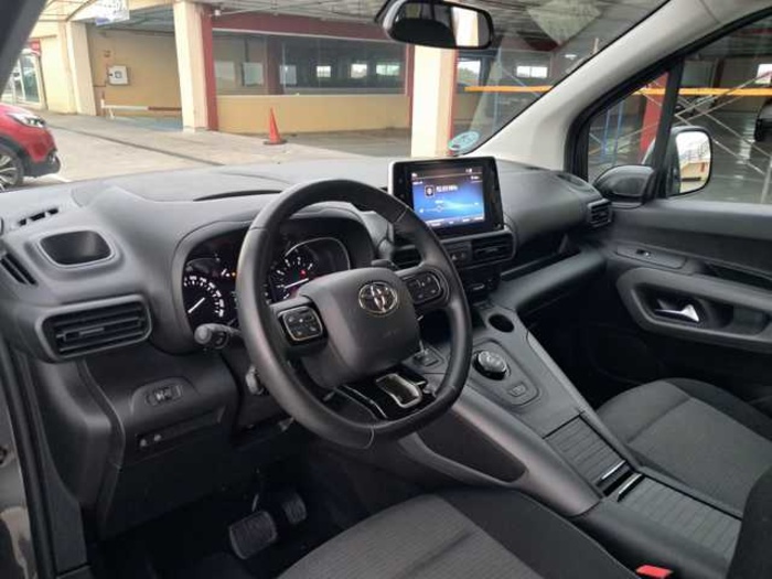 ToyotaProace City Verso 1.2 Family Active L1 5 Plazas 81 kW (110 CV) Vehículo usado en Barcelona - 8 ToyotaProace City Verso 1.2 Family Active L1 5 Plazas 81 kW (110 CV) Vehículo usado en Barcelona - 8