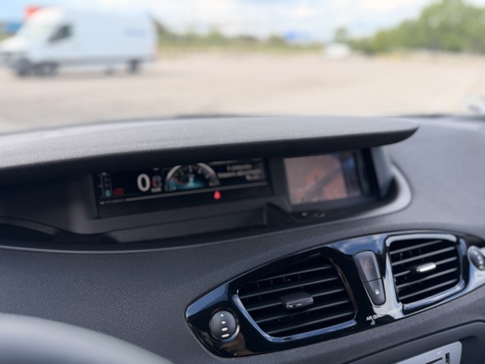 RenaultGrand Scenic Dynamique Energy dCi 96 kW (130 CV) Vehículo usado en Barcelona - 15 RenaultGrand Scenic Dynamique Energy dCi 96 kW (130 CV) Vehículo usado en Barcelona - 15