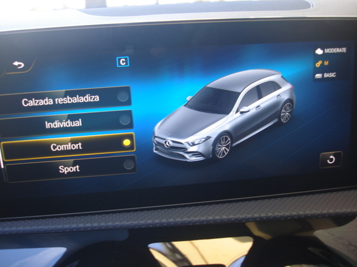 Mercedes-BenzClase A 180 d 85 kW (116 CV) Vehículo usado en Barcelona - 18 Mercedes-BenzClase A 180 d 85 kW (116 CV) Vehículo usado en Barcelona - 18