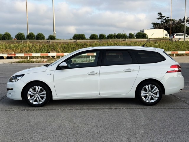 Peugeot308 SW BlueHDI 120 S&S Style EAT6 88 kW (120 CV) Vehículo usado en Barcelona - 9 Peugeot308 SW BlueHDI 120 S&S Style EAT6 88 kW (120 CV) Vehículo usado en Barcelona - 9