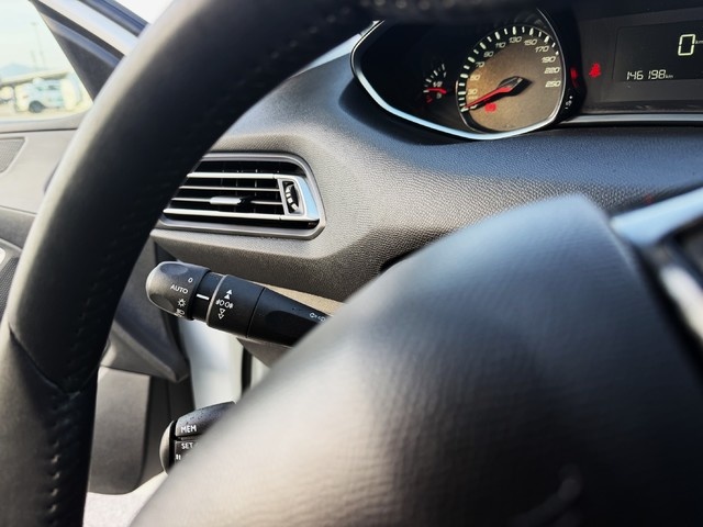 Peugeot308 SW BlueHDI 120 S&S Style EAT6 88 kW (120 CV) Vehículo usado en Barcelona - 14