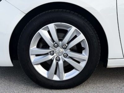 Peugeot 308 SW BlueHDI 120 S&S Style EAT6 88 kW (120 CV) Peugeot 308 SW BlueHDI 120 S&S Style EAT6 88 kW (120 CV)