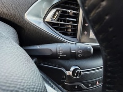 Peugeot 308 SW BlueHDI 120 S&S Style EAT6 88 kW (120 CV) Peugeot 308 SW BlueHDI 120 S&S Style EAT6 88 kW (120 CV)