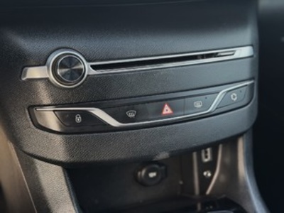 Peugeot 308 SW BlueHDI 120 S&S Style EAT6 88 kW (120 CV) Peugeot 308 SW BlueHDI 120 S&S Style EAT6 88 kW (120 CV)