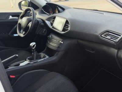 Peugeot 308 SW BlueHDI 120 S&S Style EAT6 88 kW (120 CV) Peugeot 308 SW BlueHDI 120 S&S Style EAT6 88 kW (120 CV)