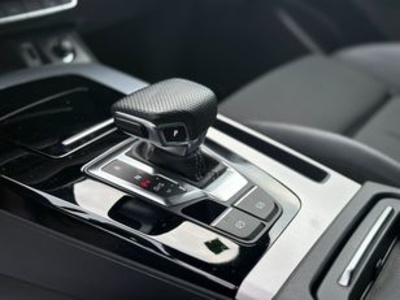 Audi Q5 Sportback TFSIe Black Line 50 TFSI e quattro-ultra 220 kW (299 CV) Audi Q5 Sportback TFSIe Black Line 50 TFSI e quattro-ultra 220 kW (299 CV)