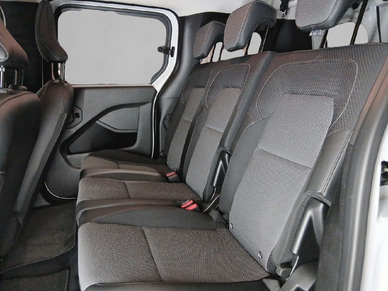 Renault Kangoo Combi Equilibre L1 E-Tech 90 kW (122 CV) - foto 9 de Renault Kangoo Combi