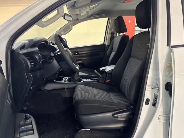 ToyotaHilux 2.4 D-4D Doble Cabina GX 110 kW (150 CV) Vehículo usado en Barcelona - 8