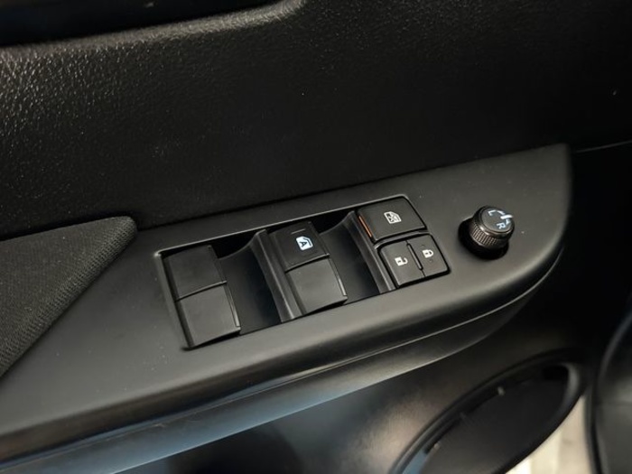 ToyotaHilux 2.4 D-4D Doble Cabina GX 110 kW (150 CV) Vehículo usado en Barcelona - 14 ToyotaHilux 2.4 D-4D Doble Cabina GX 110 kW (150 CV) Vehículo usado en Barcelona - 14